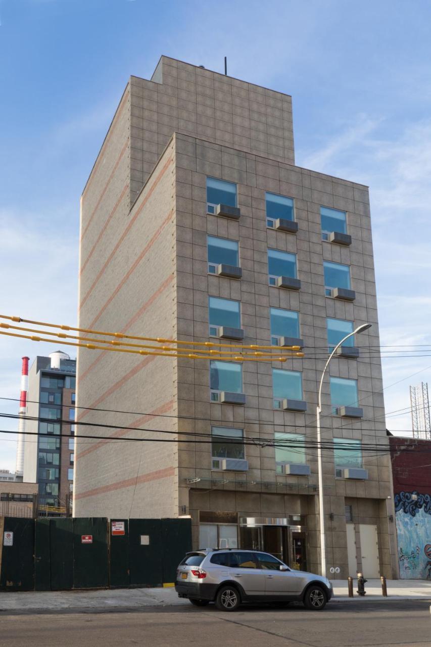 Mayfair Inn And Suites New York Exterior foto